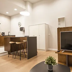 https://opera-apartments-la-moneda.es-andalucia.com